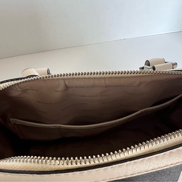 MICHAEL Michael Kors Black and White Satchel Bag - Picture 6 of 11